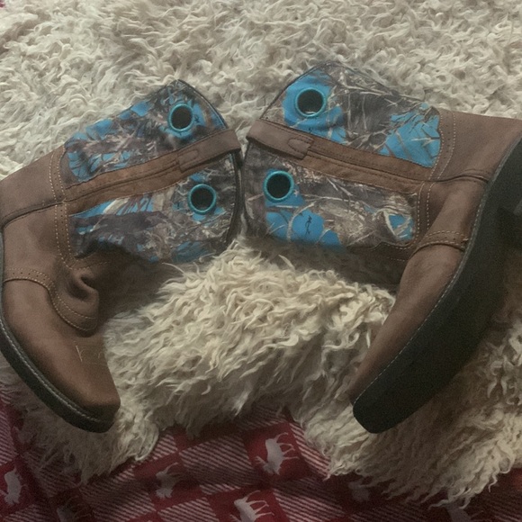 Size 5.5 and barely worn - Picture 4 of 4